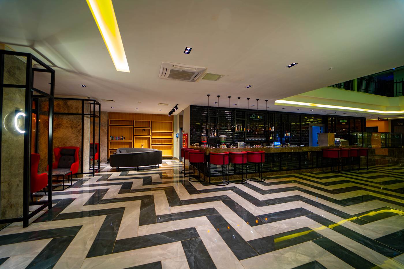 Nox-Inn-Deluxe-Hotel-Lobby-48