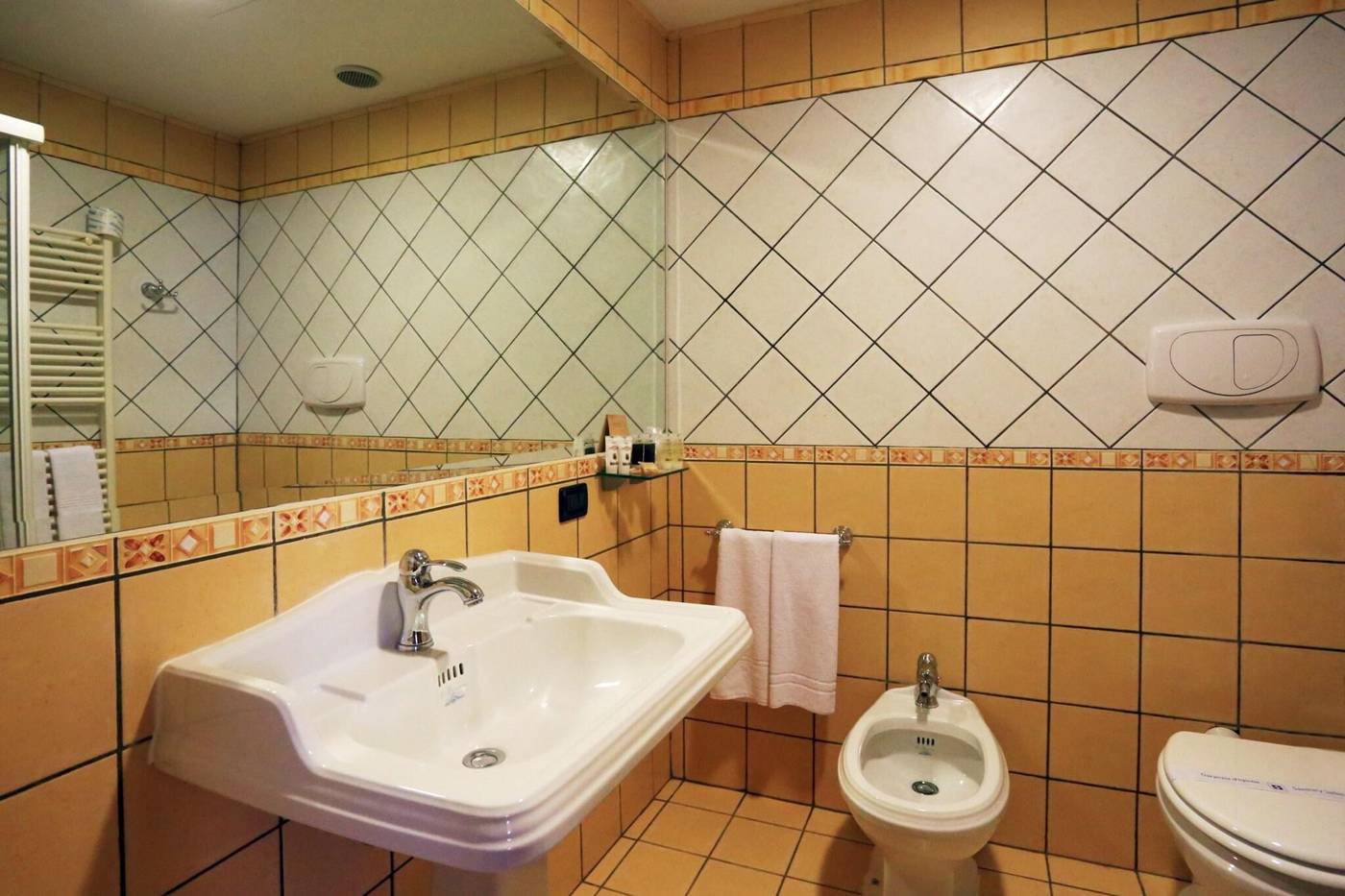 Hotel-L-Aquila-Room-24