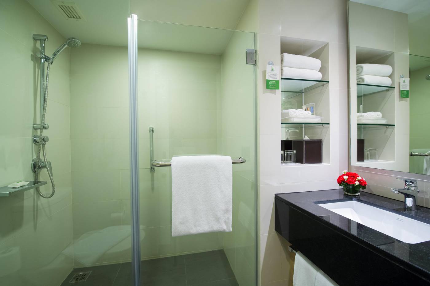 Holiday-Inn-Bangkok-Silom-Room-40