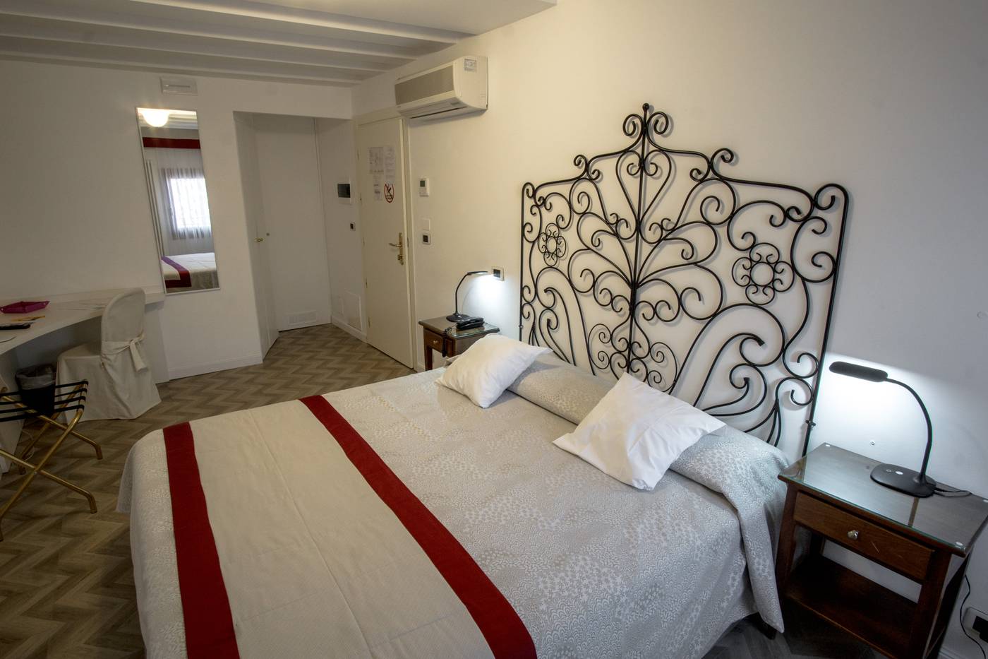 Antigo-Trovatore-Room-15