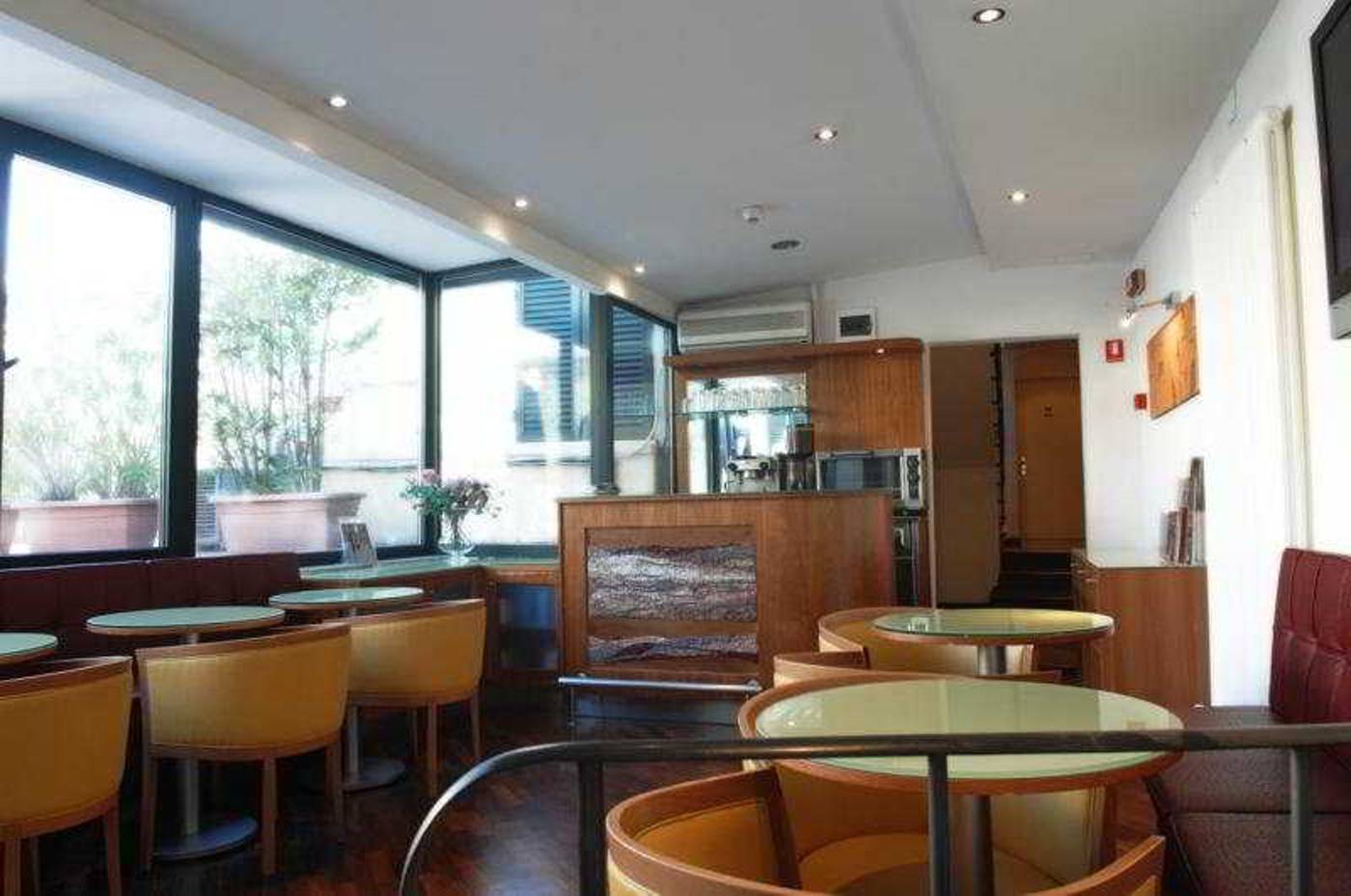 Hotel-Giardino-Tower-Inn-Bar-11