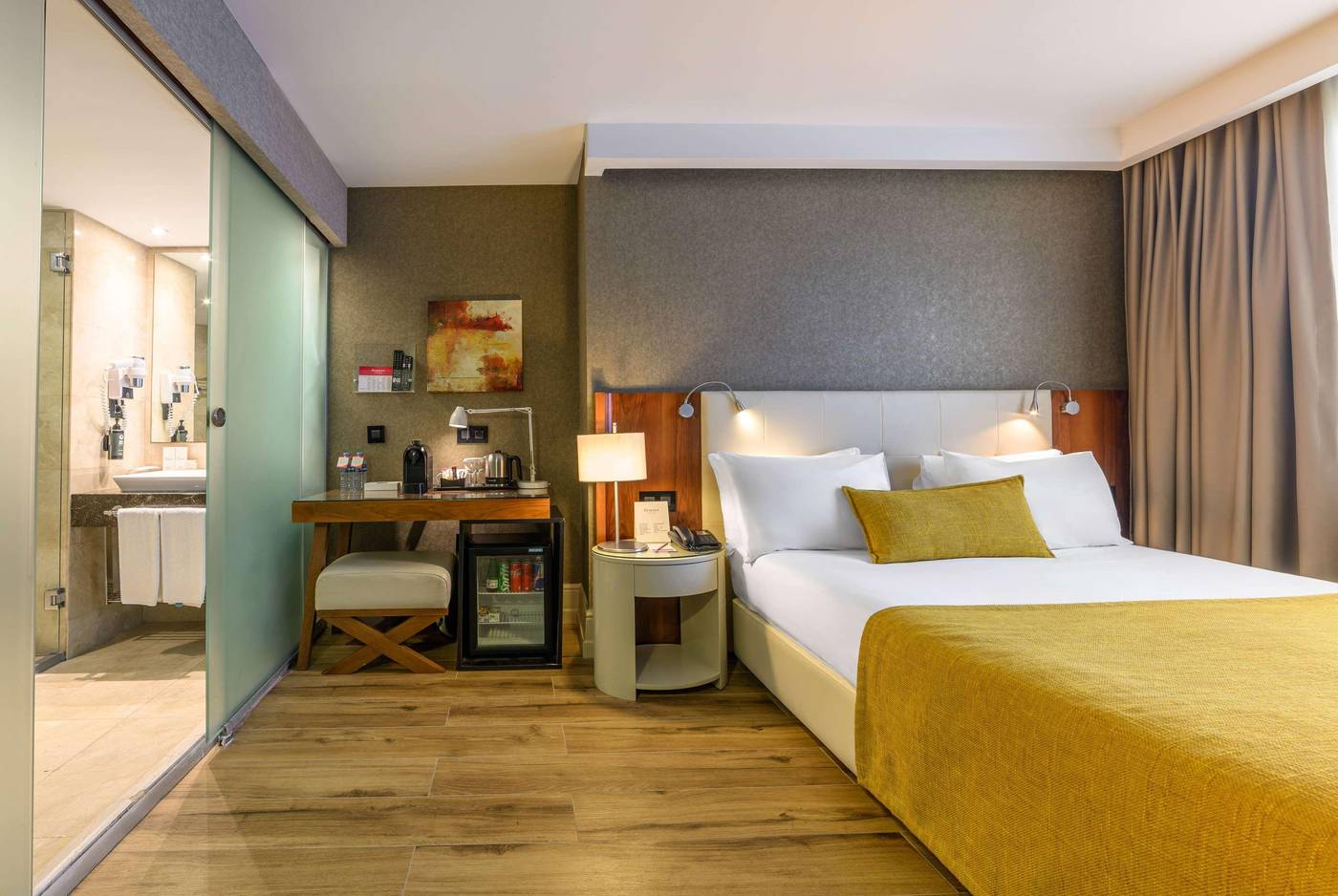 Ramada-Istanbul-Grand-Bazaar-Room-11