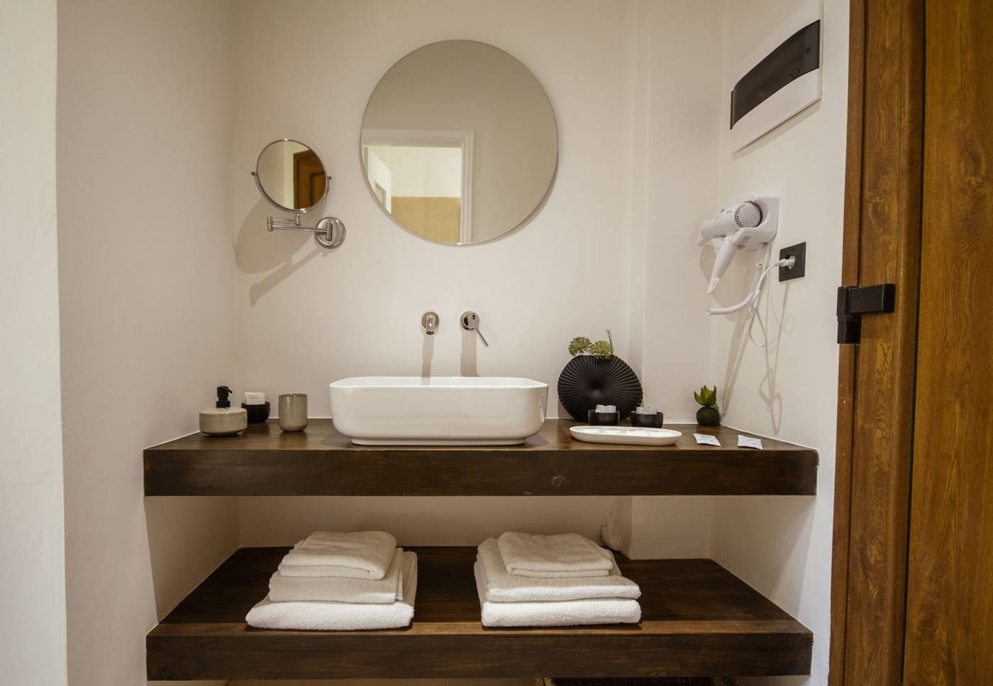 ELE-NAS-bohotel---Annex-Apartments-Room-65