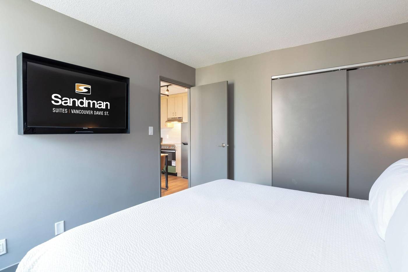 Sandman-Suites-Davie-Room-42