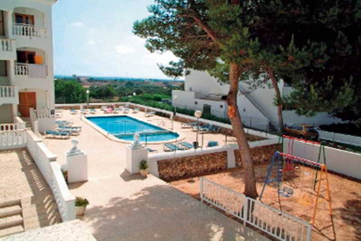 Apartamentos-Mar-Blanca-Pool-16