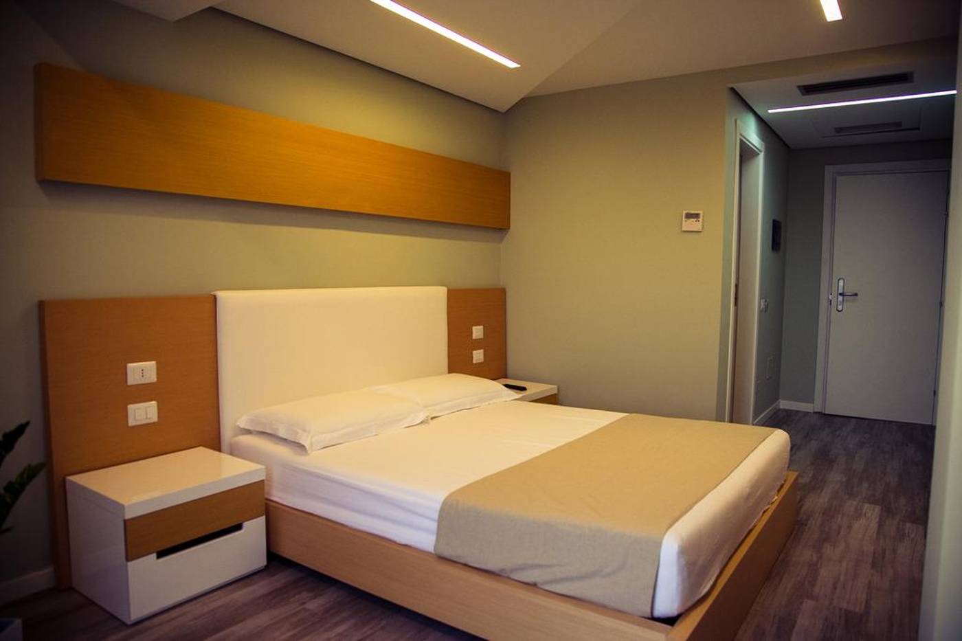 Bologna-Albania-ALBANIA/-Room-10