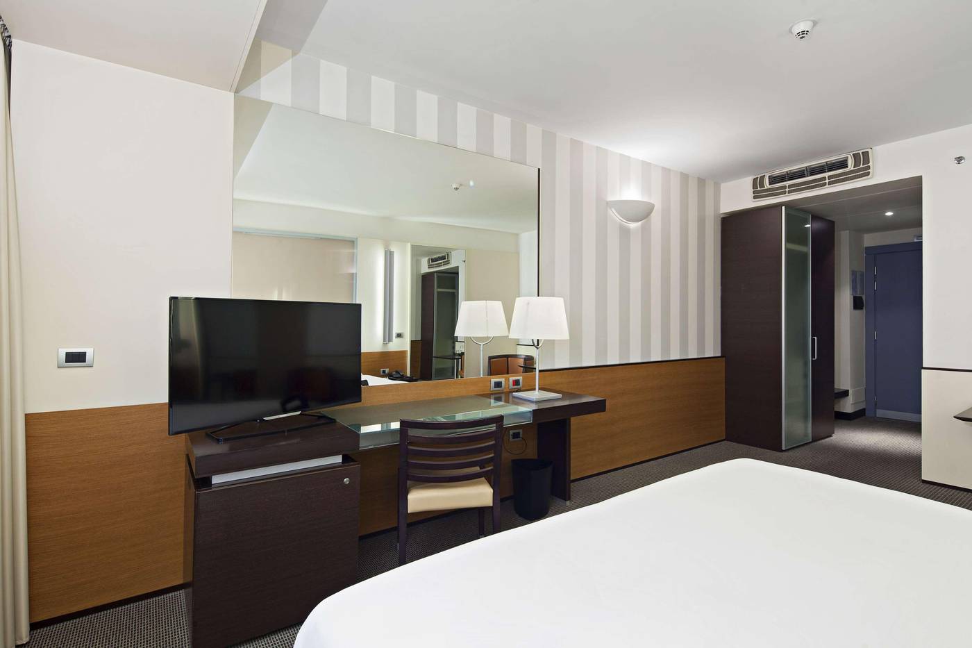 NH-Venezia-Laguna-Palace-Room-8