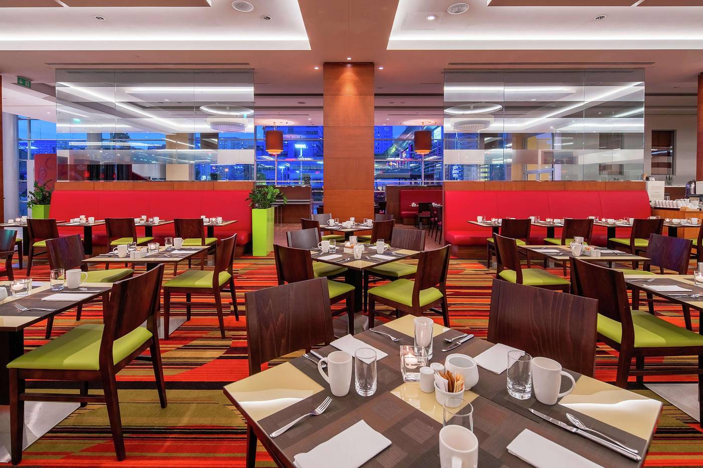 Hilton-Warsaw-City-Restaurant-44