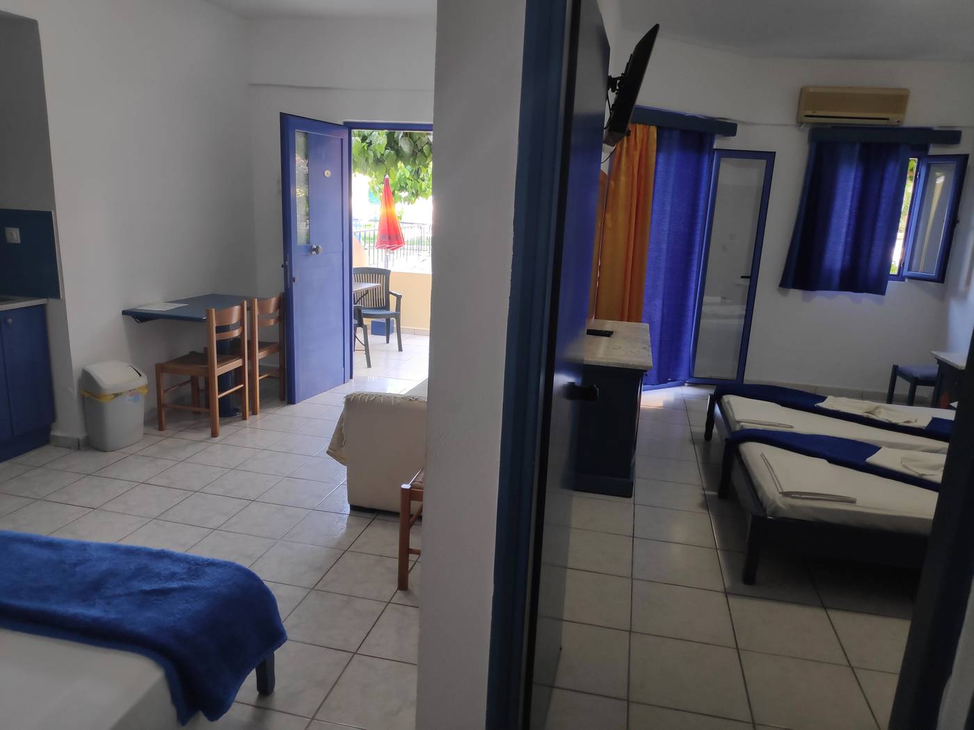 Leonidas-Room-16