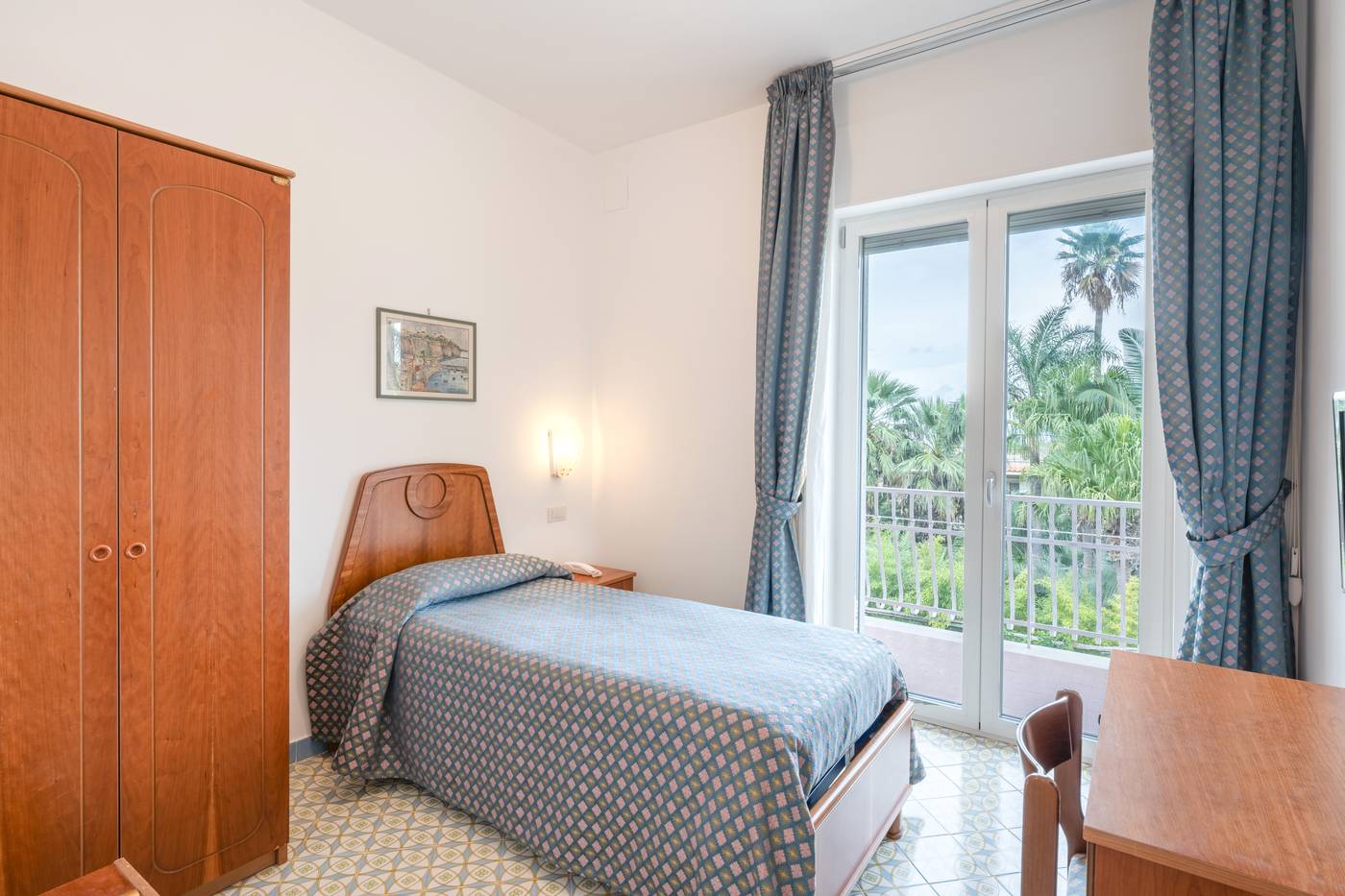 Eliseo-Park-s-Room-11