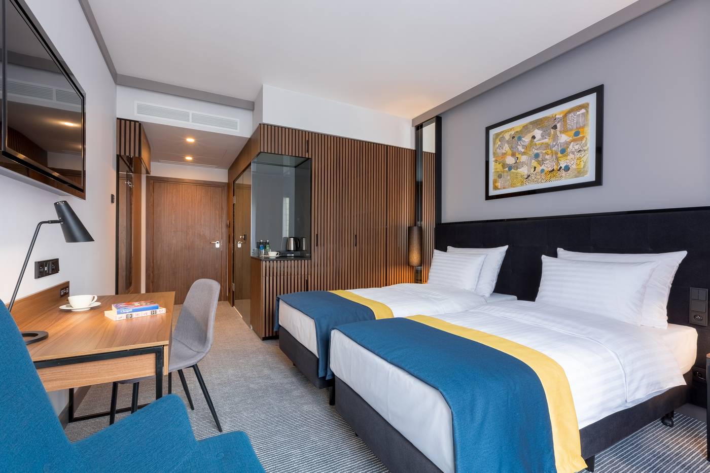 Grand-Ascot-Hotel-Room-17