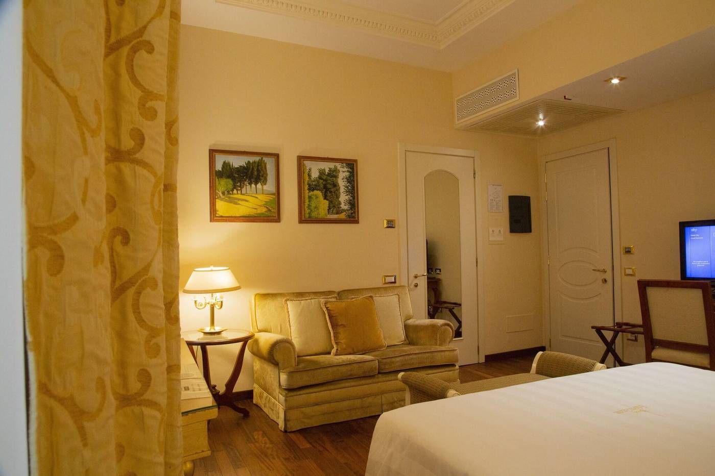 Golden-Tower-Hotel---Spa-Room-54