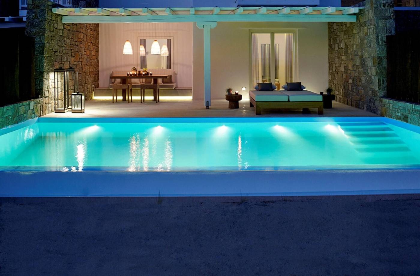 Bill---Coo-Suites-and-Lounge-Room-9