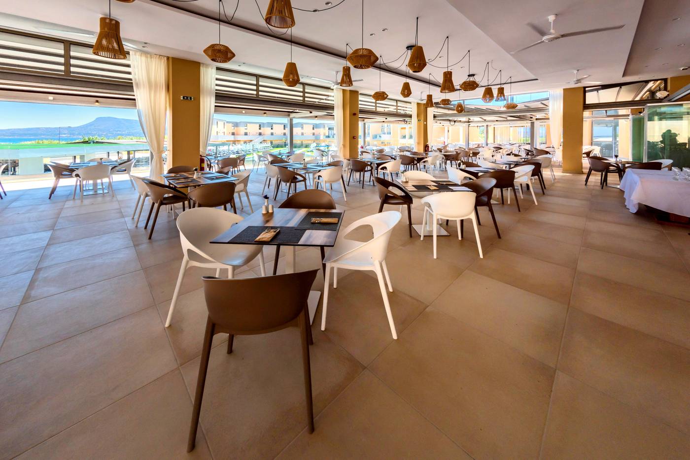 Kiani-Beach-Resort-Restaurant-31