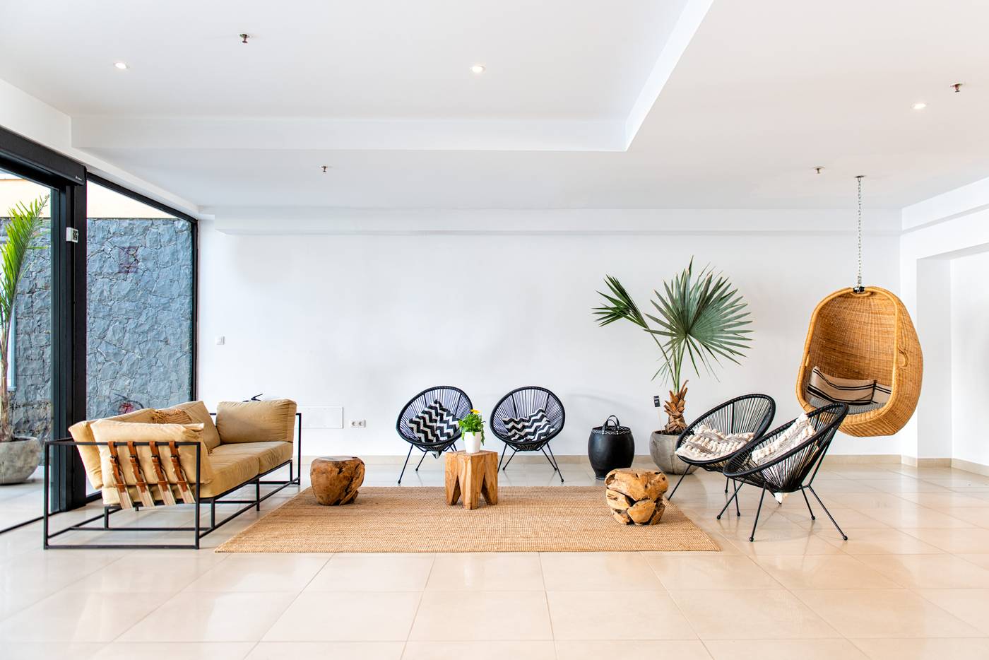 Atlantic-Holiday-Lobby-56