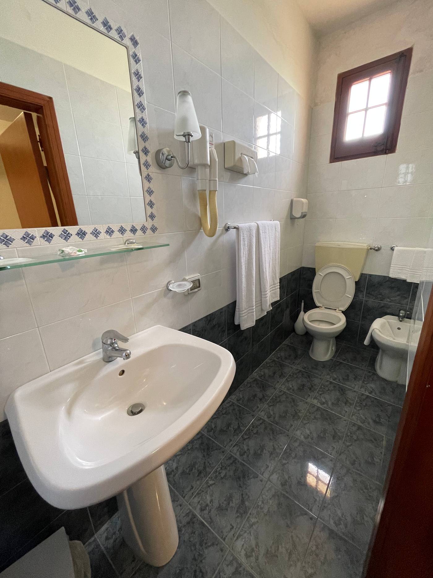 Hotel-Miramare-Garzia-Room-17