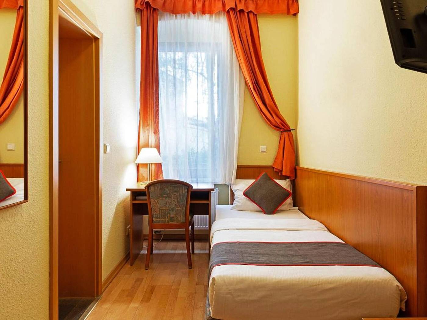 Hotel-Bohemia-By-Vivere-Stays-Room-11