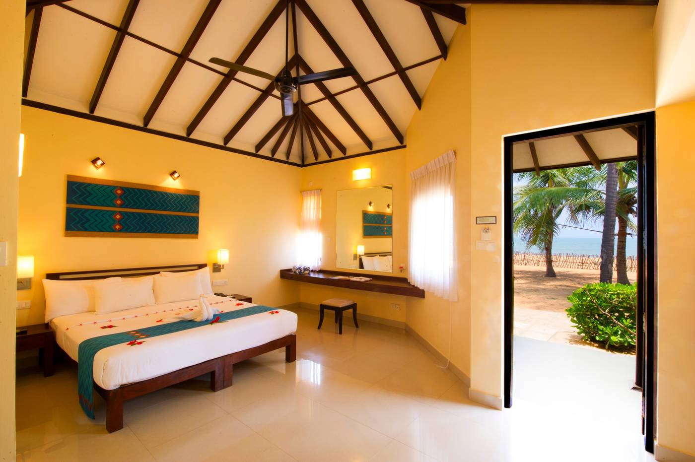 Club-Hotel-Dolphin-Room-11