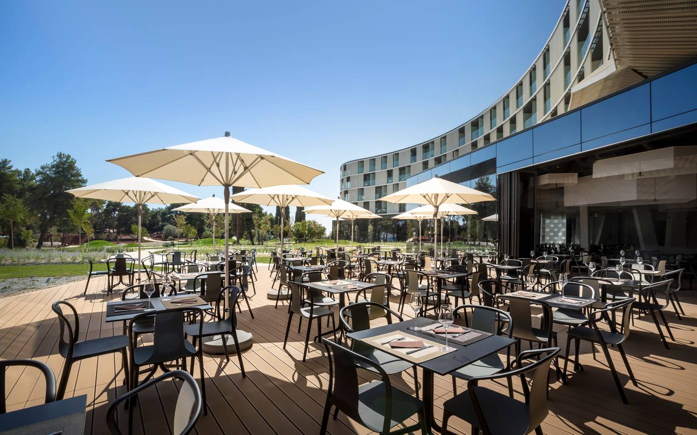 Family-Hotel-Amarin-by-Maistra-Select-Restaurant-13