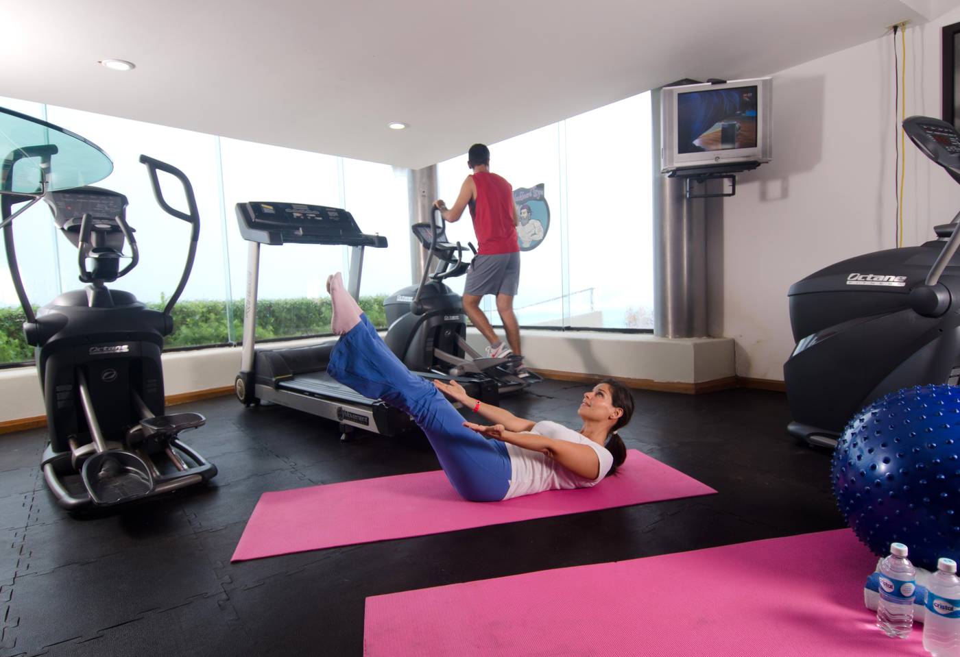 Crown-Paradise-Club-Cancun-Sports-and-Entertainment-68