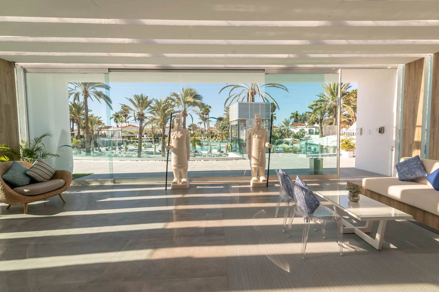 Hotel-LIVVO-Dunagolf-Suites-Lobby-47