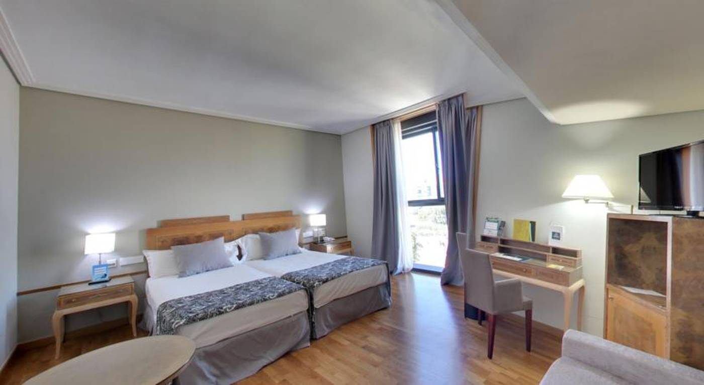 Silken Siete Coronas