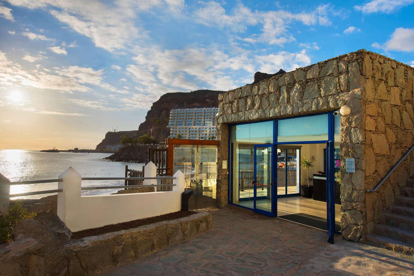 TUI-BLUE-Suite-Princess--Adults-Only--Sports-and-Entertainment-14