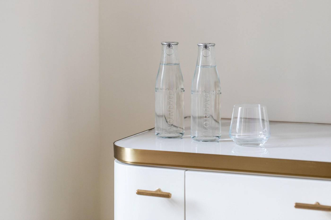 Lanson-Place-Causeway-Bay--Hong-Kong-Room-9