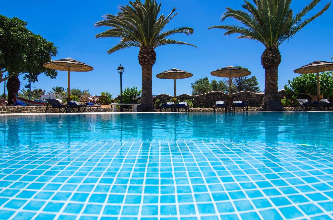 Smaragdi-Apts-Pool-10