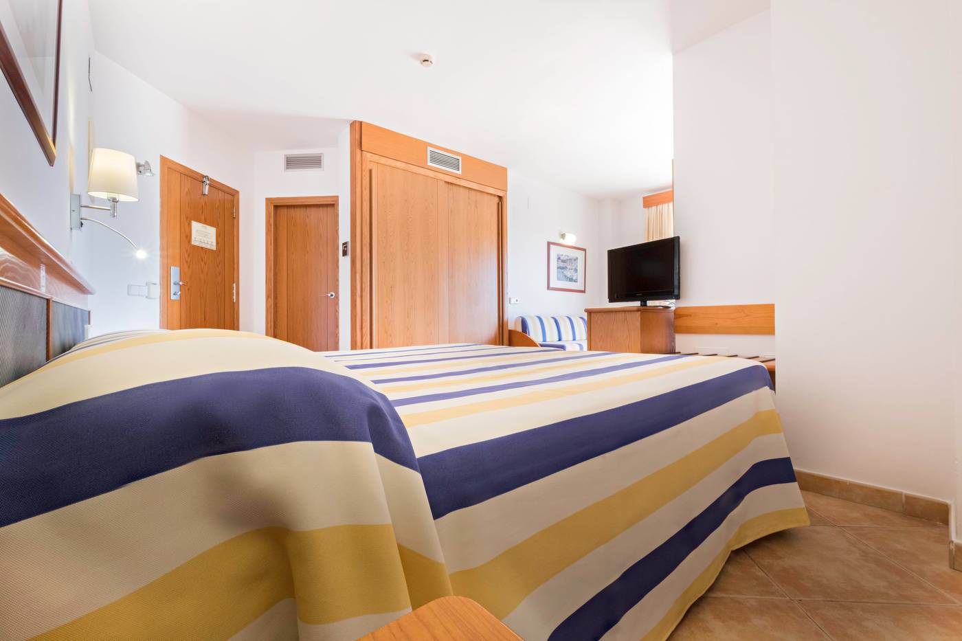 Rosamar-Aparthotel-All-Inclusive-Room-25
