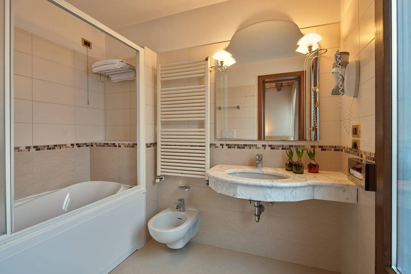 Unahotels-Ala-Venezia--Adults-16--Room-73