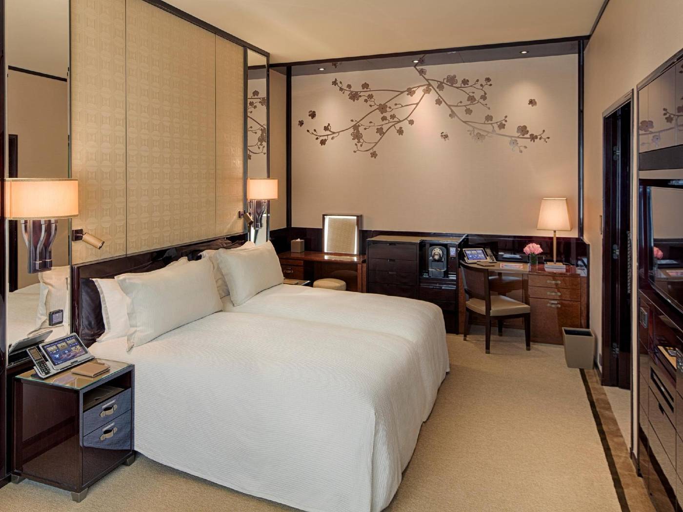 The-Peninsula-Hong-Kong-Room-22