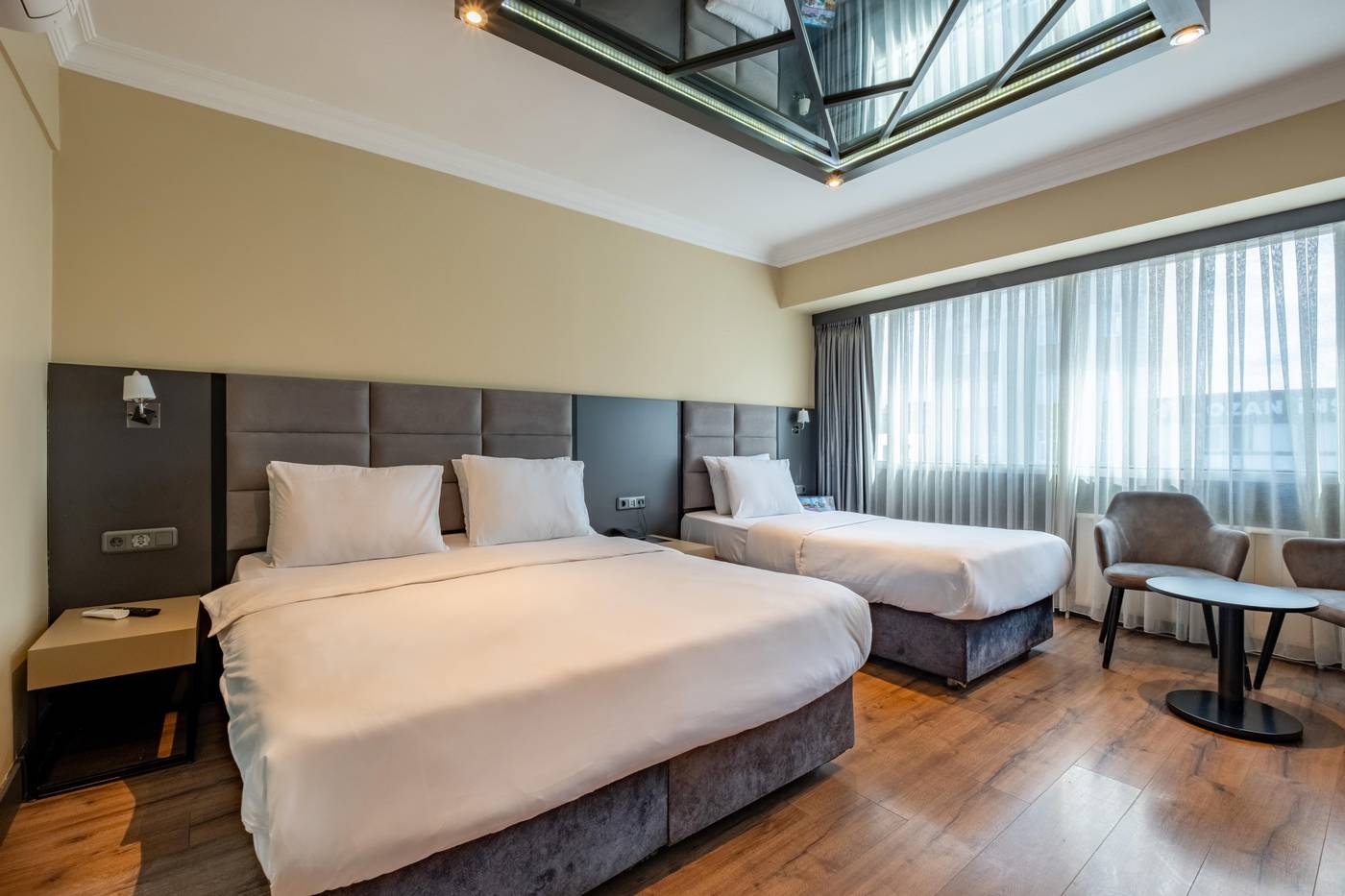 Frt-Airlines-Otel-Room-20