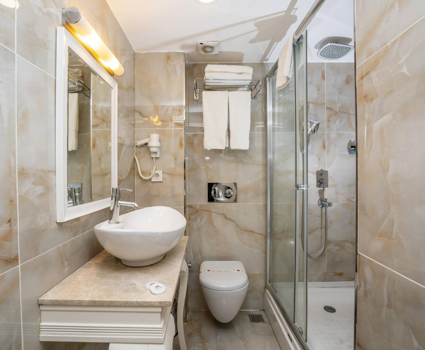 Kunlun-Kensington-Hotel-Istanbul-Room-18