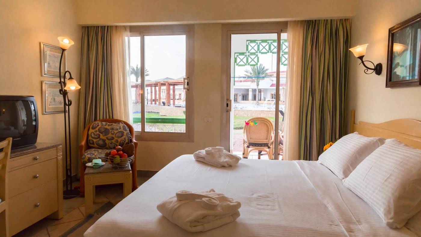 Coral Beach Resort Tiran