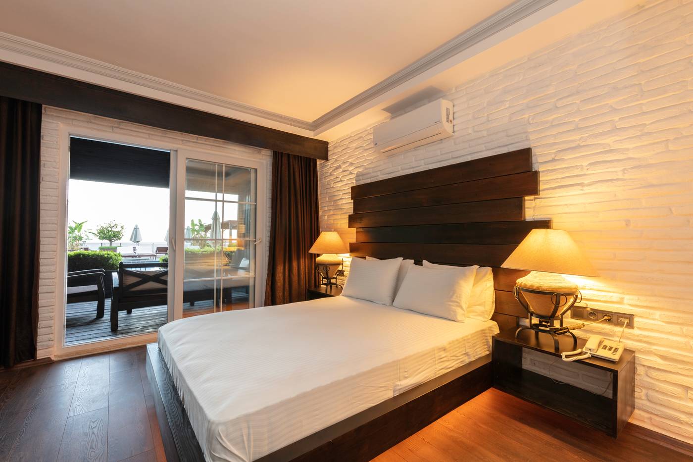 Manaspark-Deluxe-Hotel-Room-36