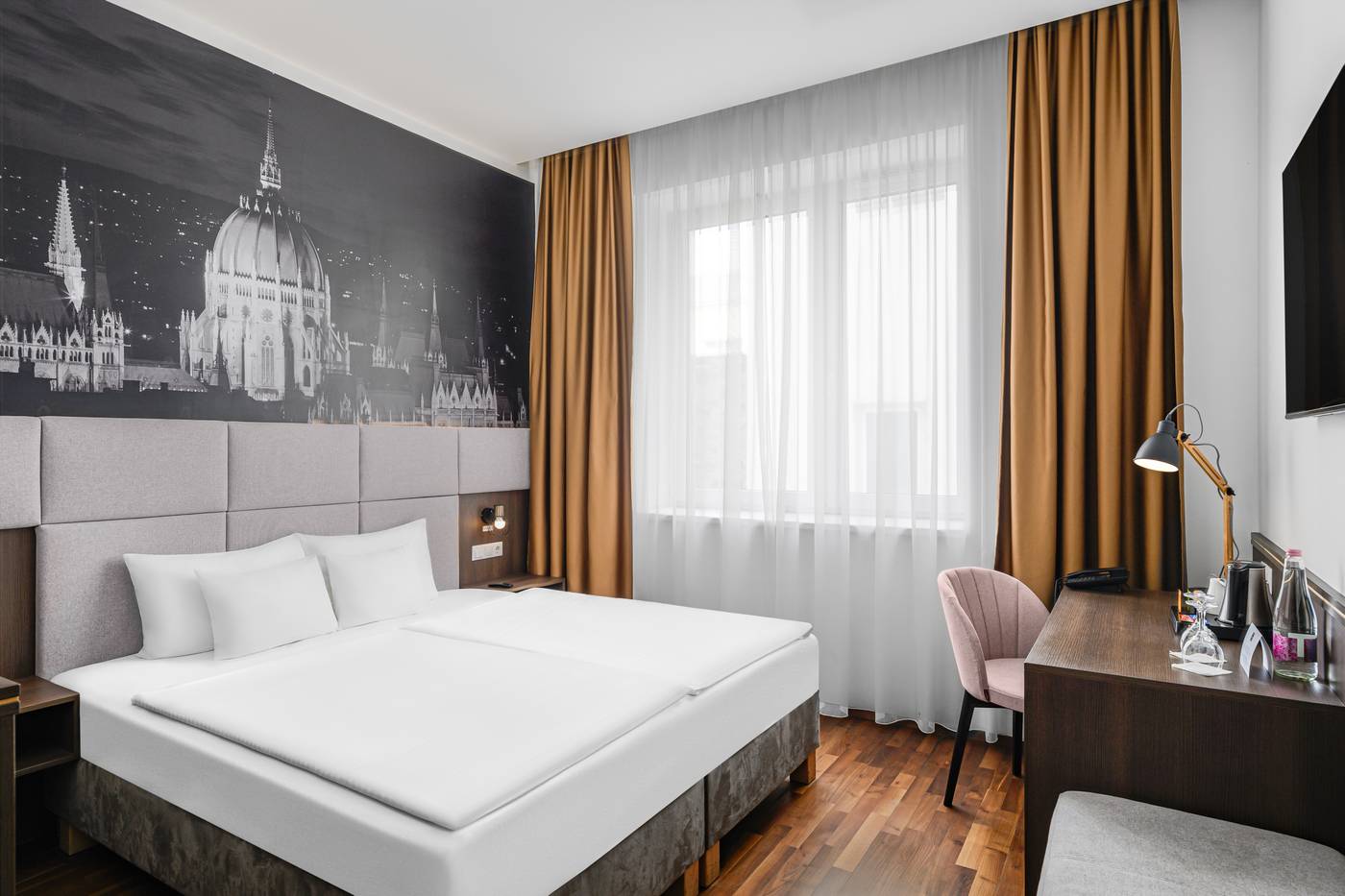 Hotel-12-Revay-Hotel-Room-8