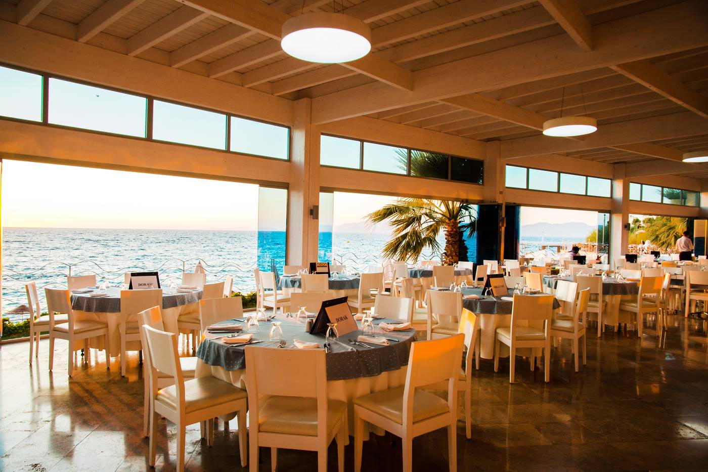 Charisma-De-luxe-Restaurant-27