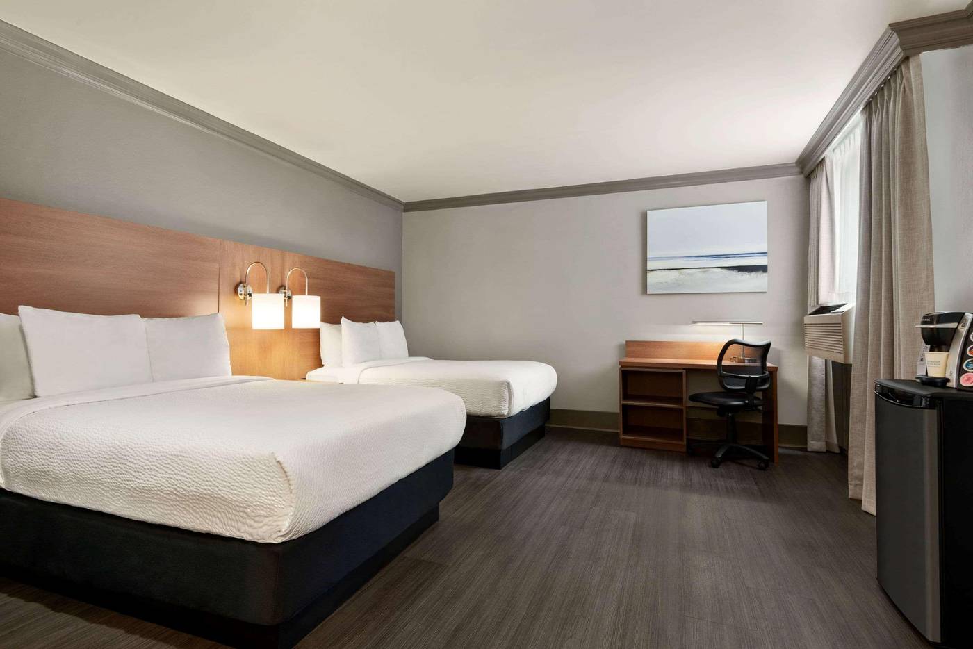 Days-Inn-by-Wyndham-Vancouver-Downtown-Room-19