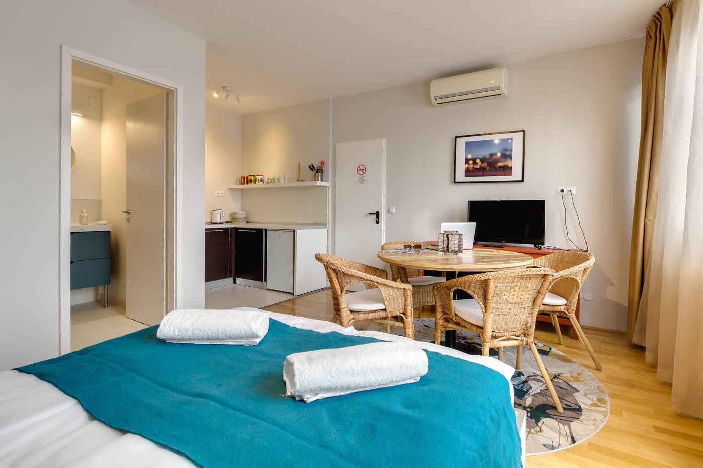 Quality-Point-Apartments-Room-15