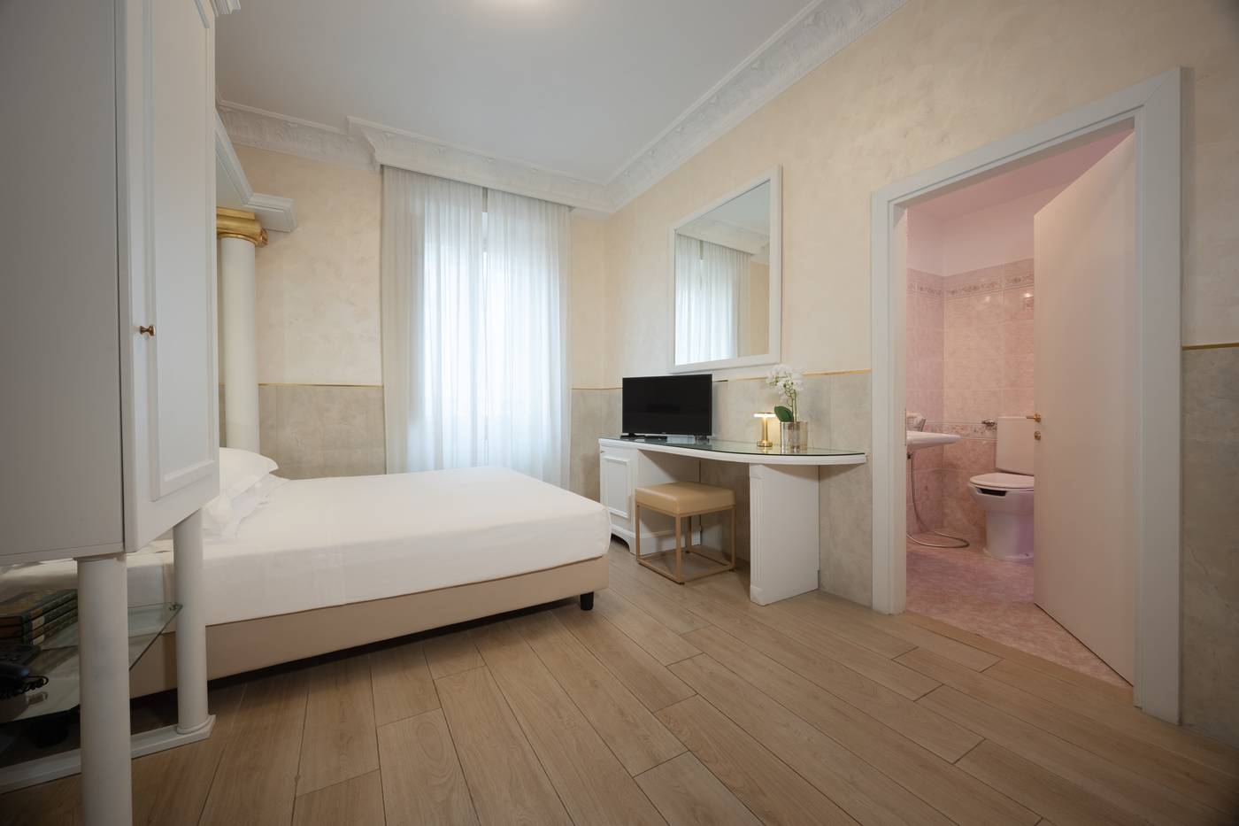 Palladium-Palace-Room-36