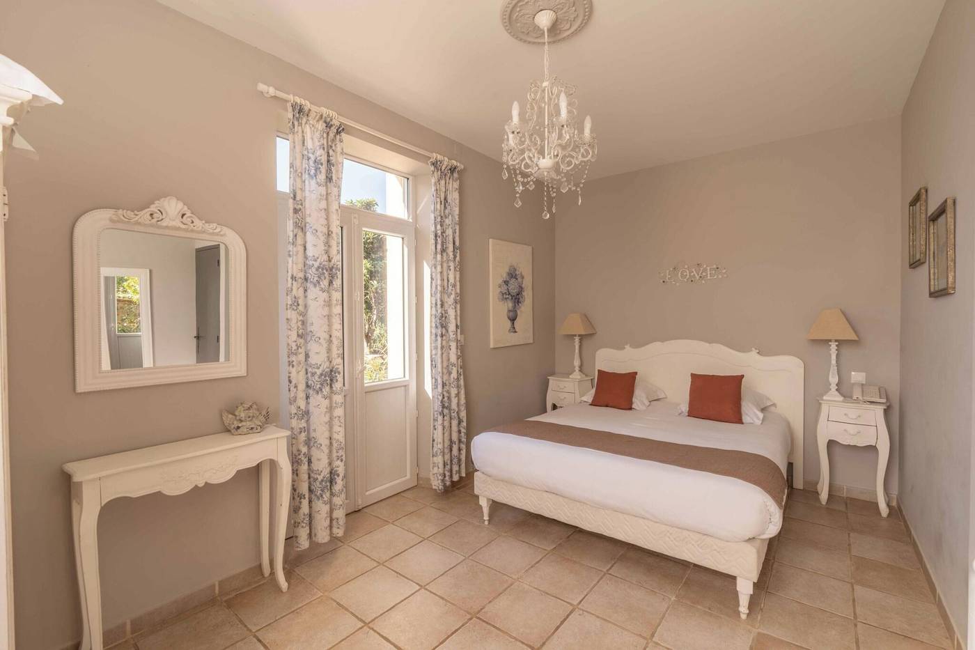 Hotel-L-Orangeraie-Room-28