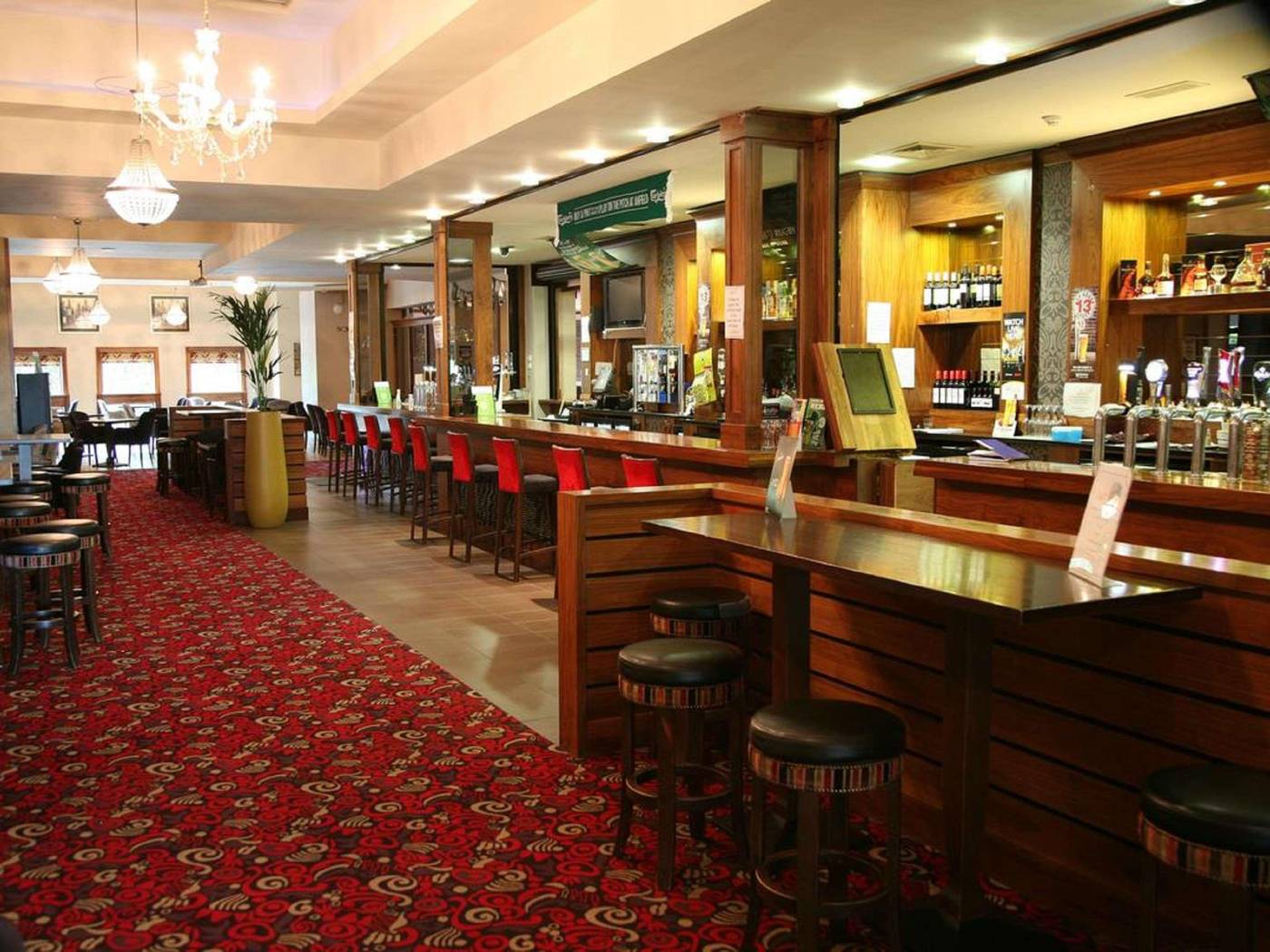The-Green-Isle-Hotel-Dublin-Bar-6