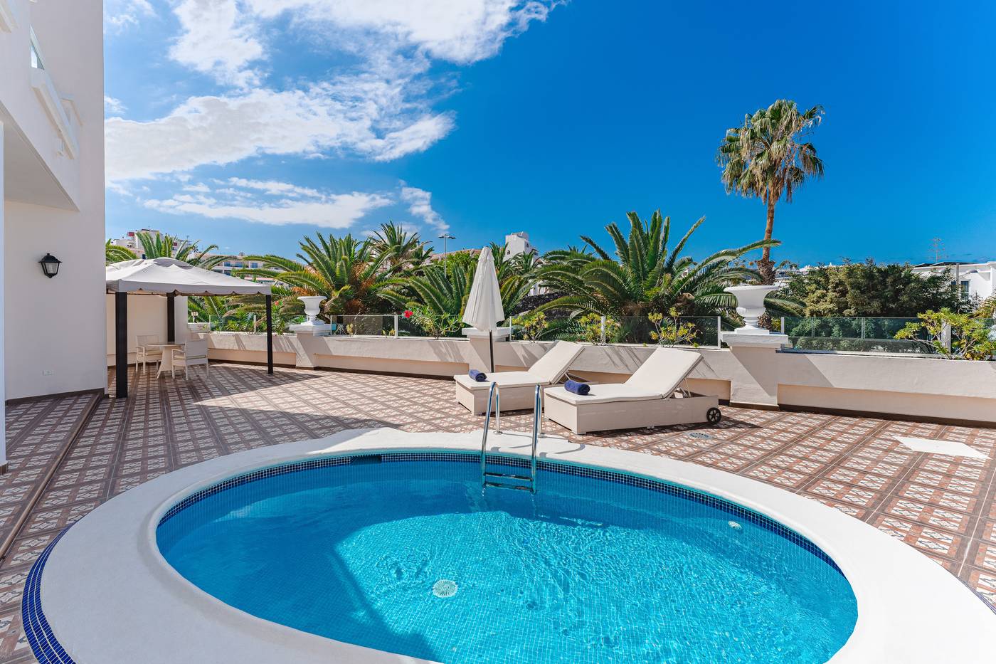 Flamingo-Suites-Room-17