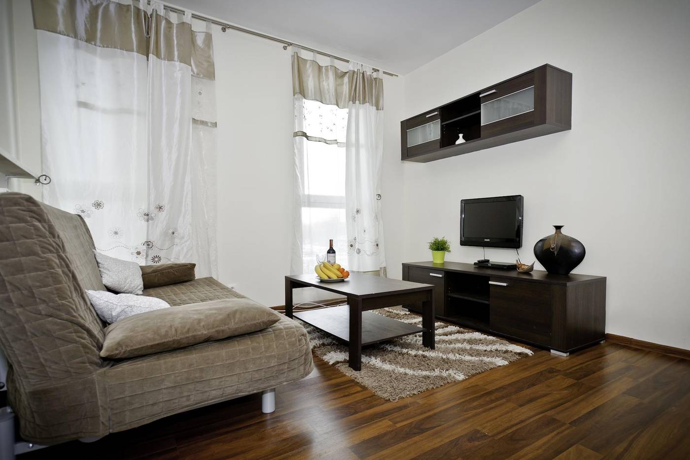 Senator-Warsaw-Apartments-Room-5