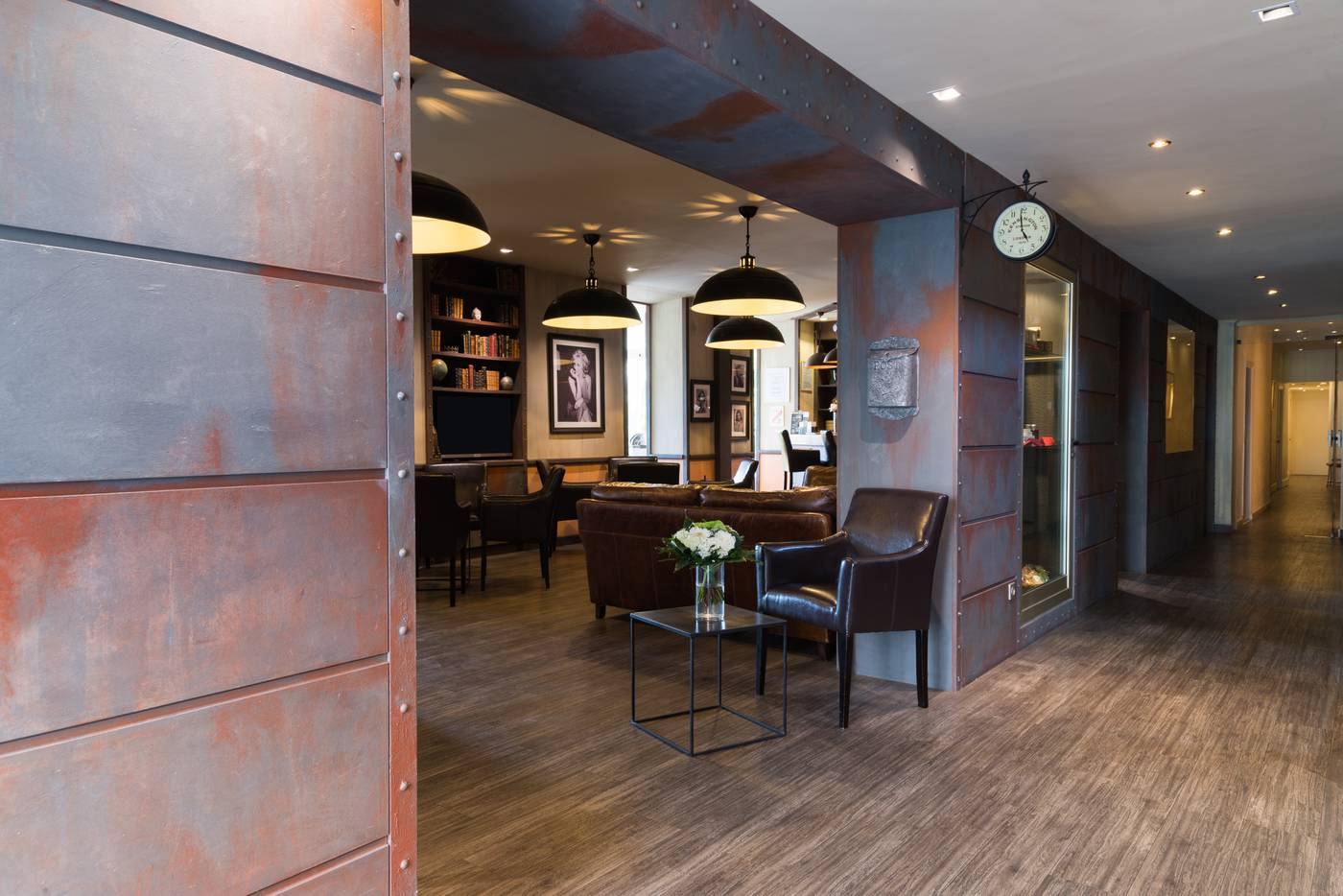 Hotel-Des-Orangers-Lobby-56