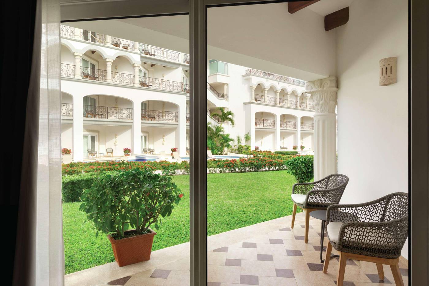 Hilton-Playa-del-Carmen-All-inclusive--The-Royal--Room-57