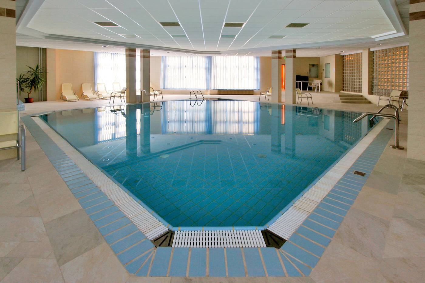 Rubin-Wellness---Conference-Hotel-Pool-45