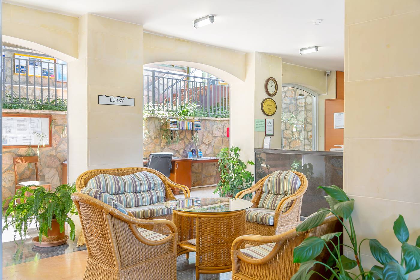 Happy-Kalkan-Lobby-50