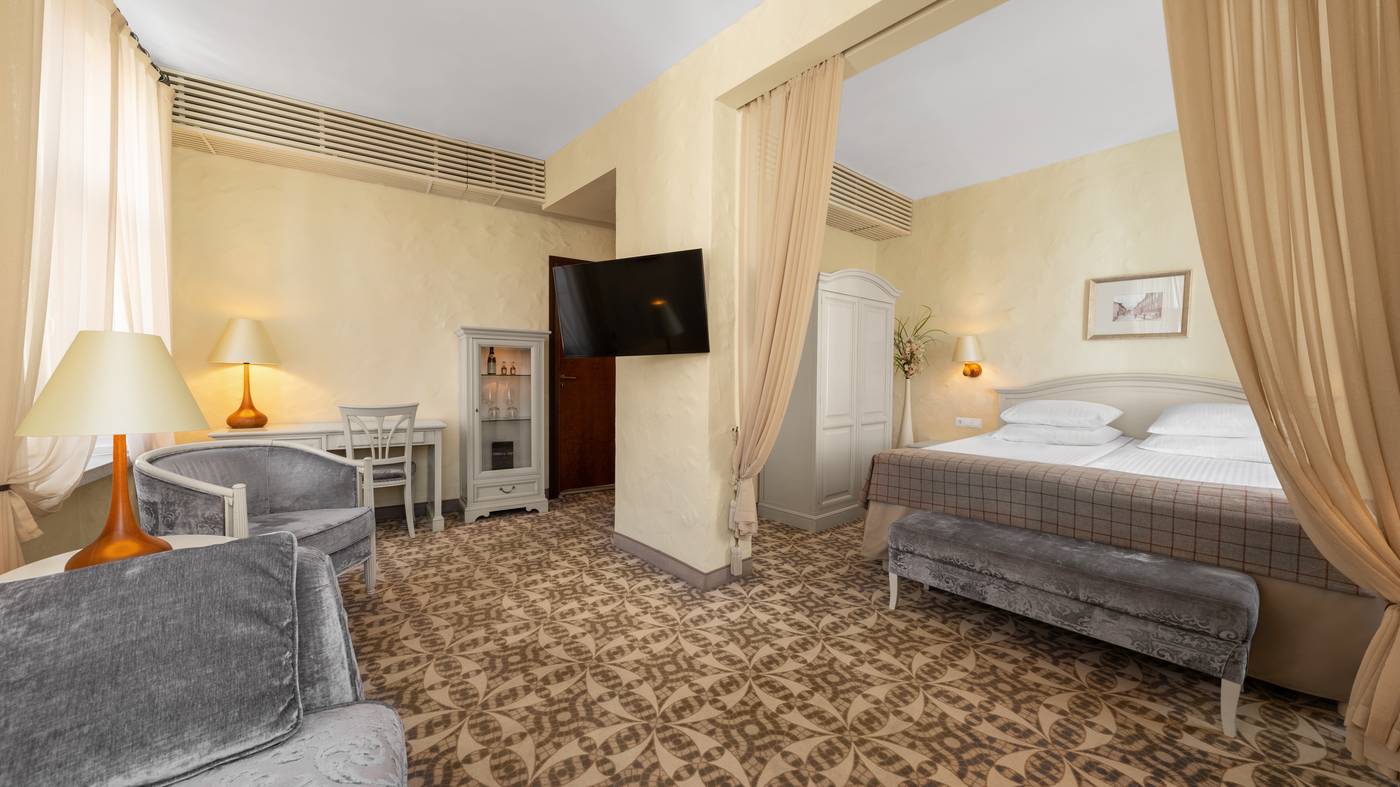 Rixwell-Collection-Savoy-Boutique-Hotel-Room-16